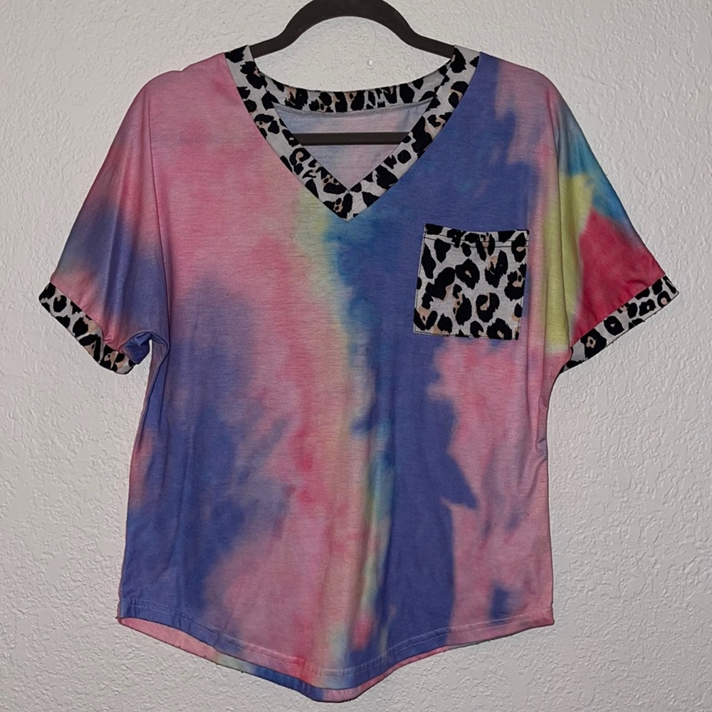 Tie-dye/cheetah print tee w/ pocket, Size Small